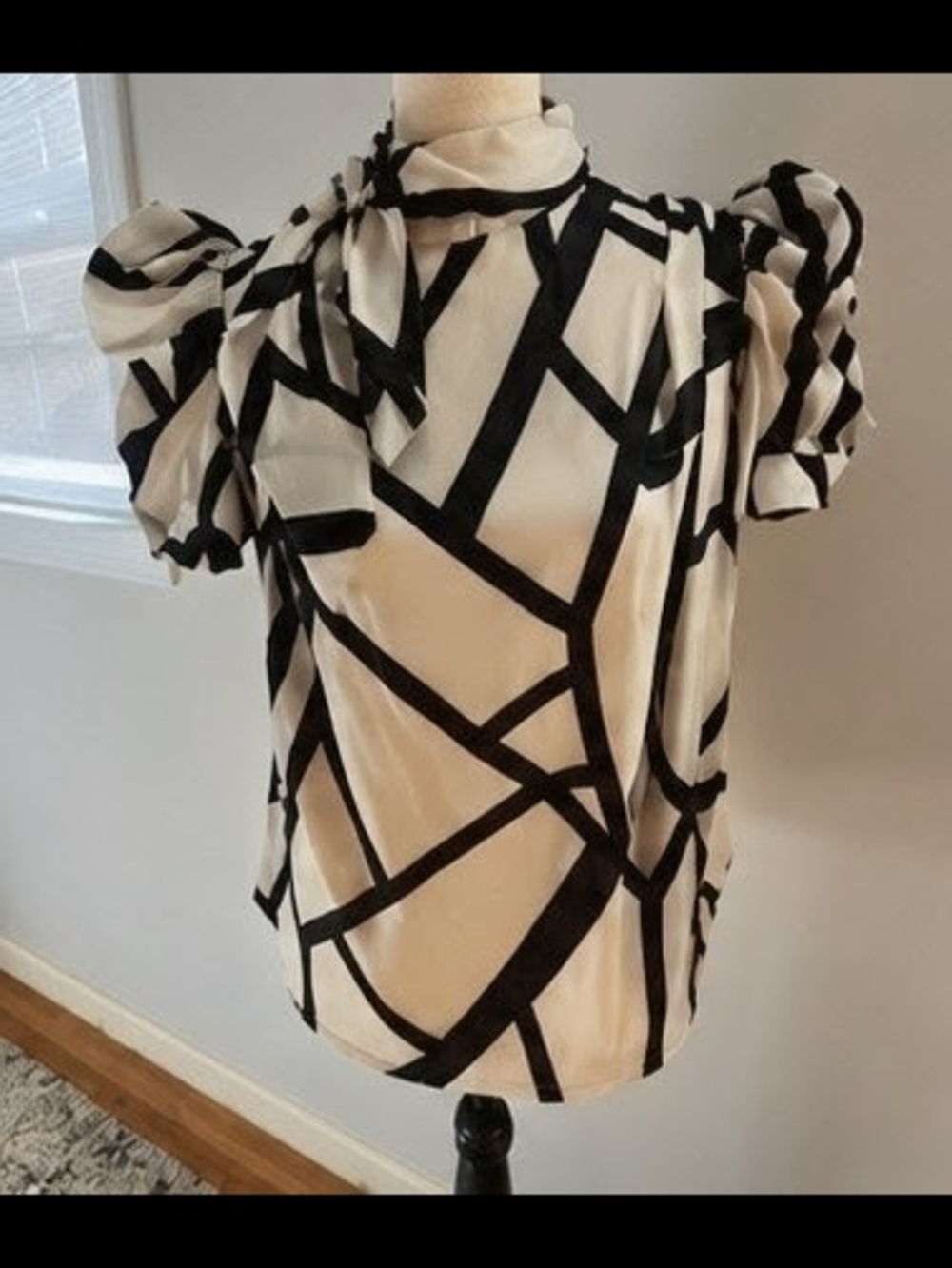 By Moon Collection Black & White Geometric Puff Sleeve Woven Blouse Size Small